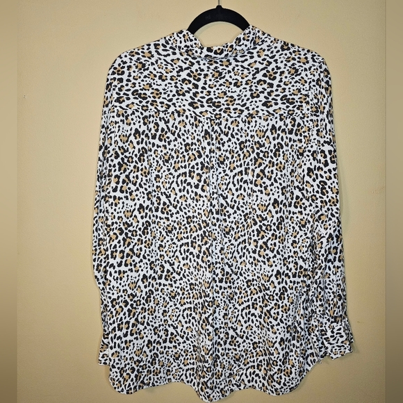 GAP 100% Viscose Animal print long sleeve button down top Size Medium - Picture 9 of 11